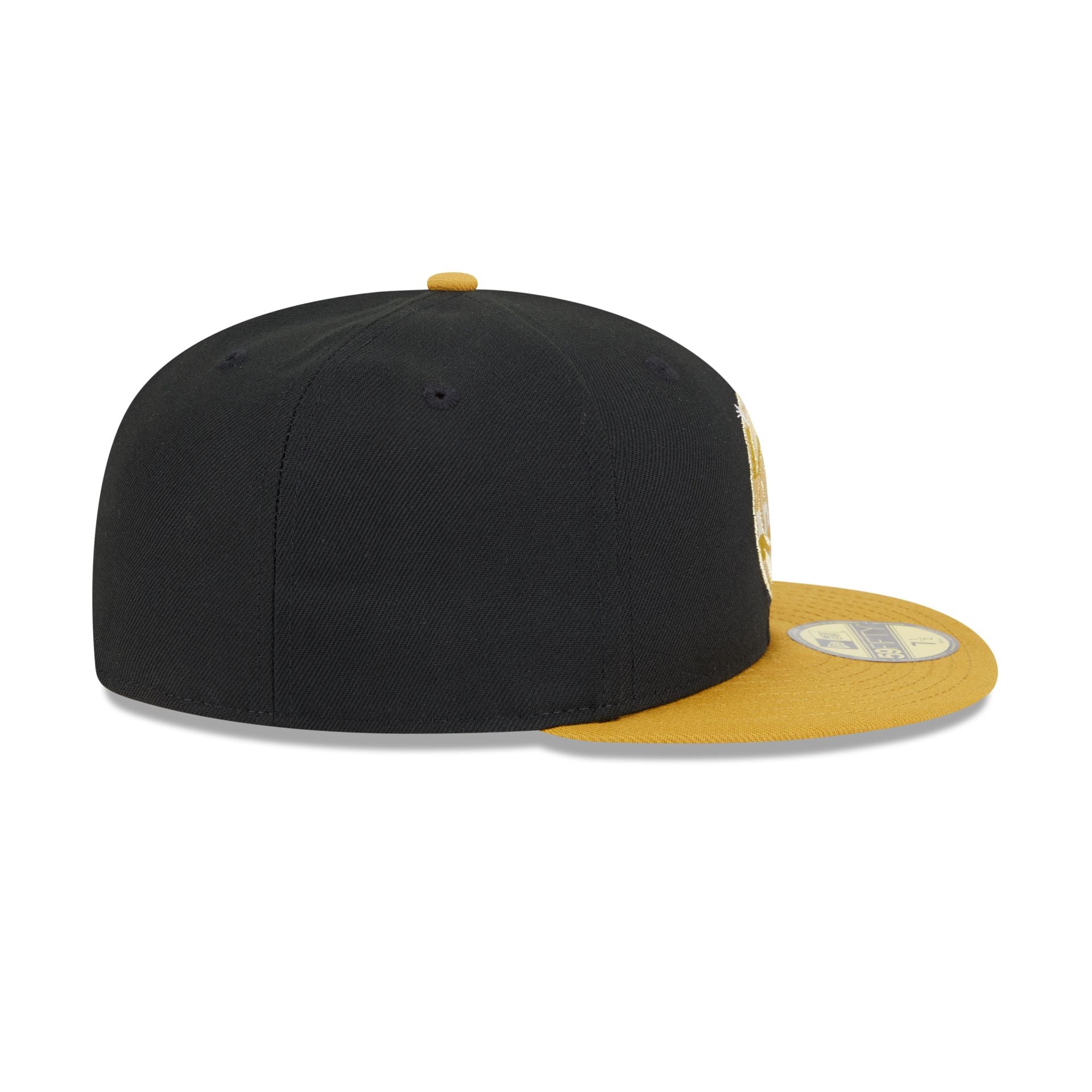 New York Knicks Metallic Gold Logo 59FIFTY Fitted Hat - Image 5